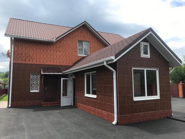 Продам 3 этажный кирпичнй дом